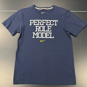 Nike Men’s Short Sleeve T-Shirt Small Dark Blue